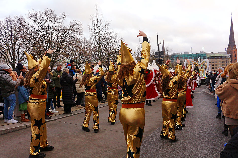 Die Weihnachtsparade in Hamburg auf dem Jungfernstieg