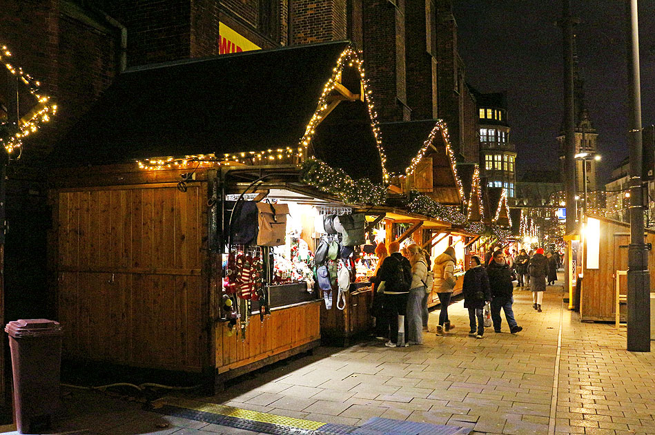 Weihnachtsmarkt in Hamburg an der Petrikirche