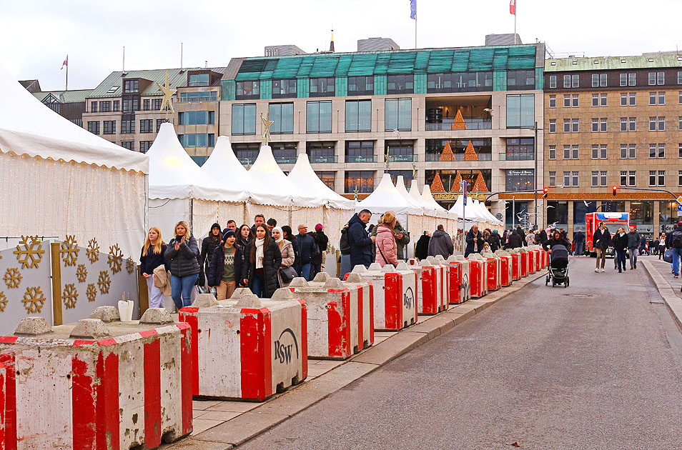 Der Weihnachtsmarkt auf dem Jungfernstieg in Hamburg